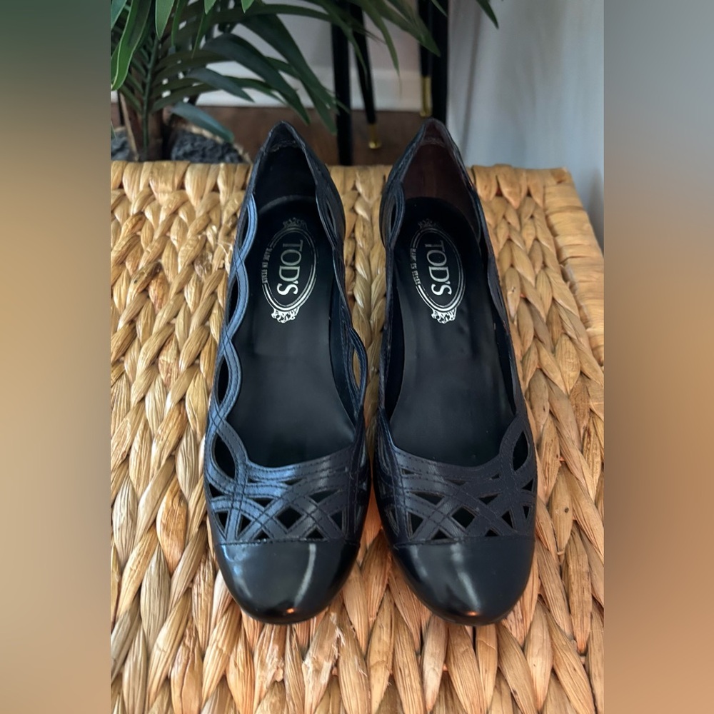 Tod's Navy Cutout Women's Heels - Picture 9 of 16